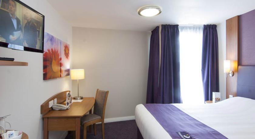 Premier Inn High Wycombe/Beaconsfield Exterior foto