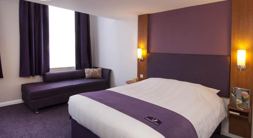 Premier Inn High Wycombe/Beaconsfield Exterior foto
