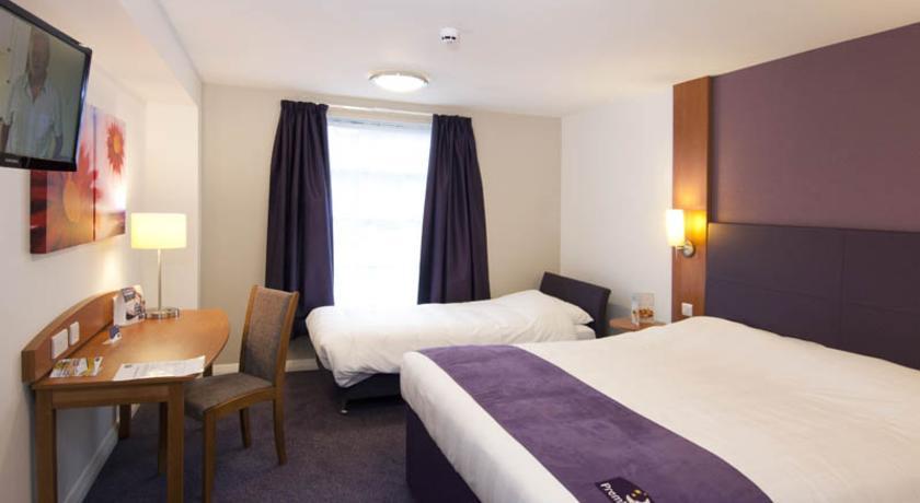 Premier Inn High Wycombe/Beaconsfield Exterior foto