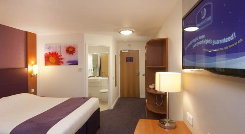 Premier Inn High Wycombe/Beaconsfield Exterior foto