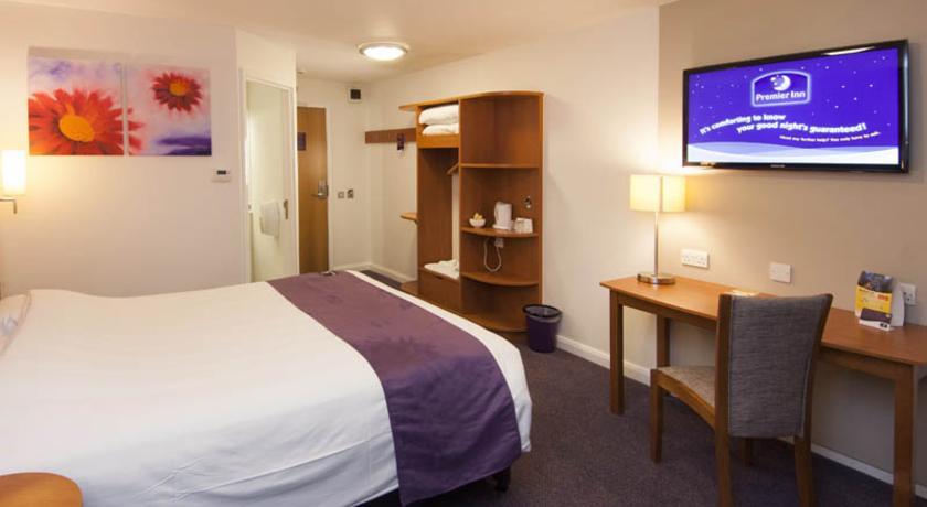 Premier Inn High Wycombe/Beaconsfield Exterior foto