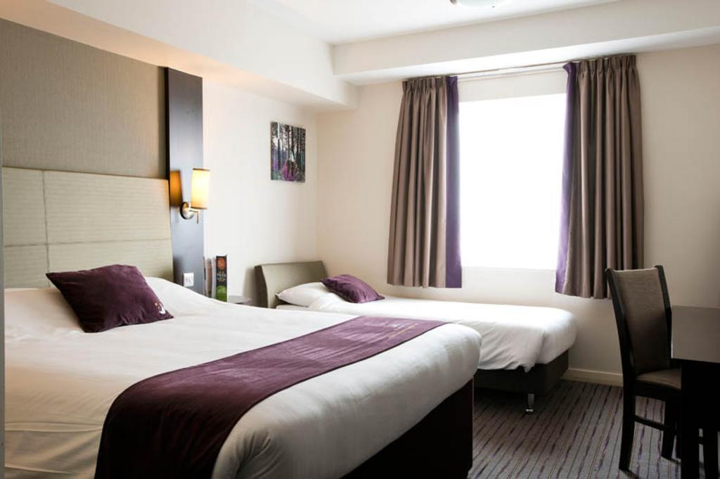 Premier Inn High Wycombe/Beaconsfield Exterior foto